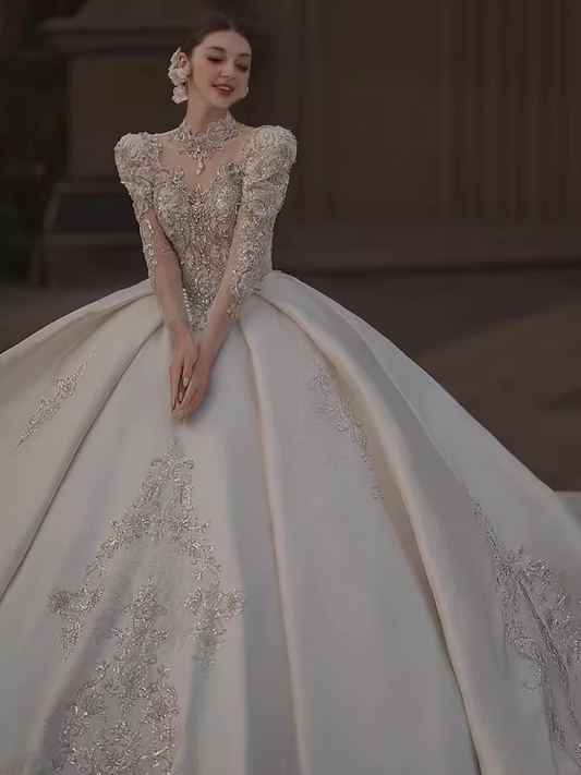 Robe de bal princesse encolure dégagée manches longues robes de mariée en dentelle C207