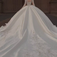 Robe de bal princesse encolure dégagée manches longues robes de mariée en dentelle C207