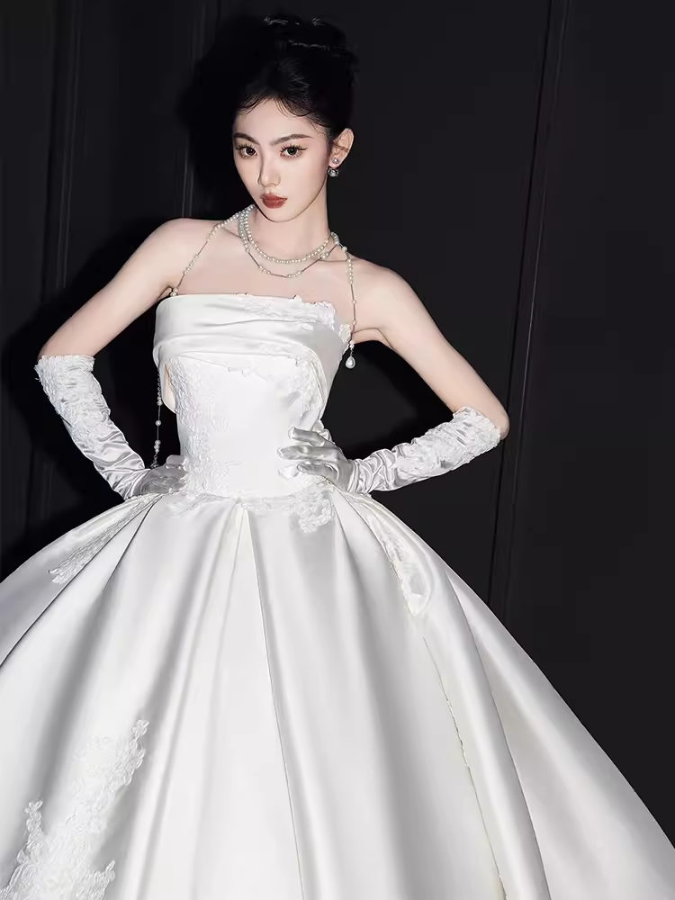 Elegant Ball Gown Strapless neckline Sleeveless Satin Wedding Dresses C209
