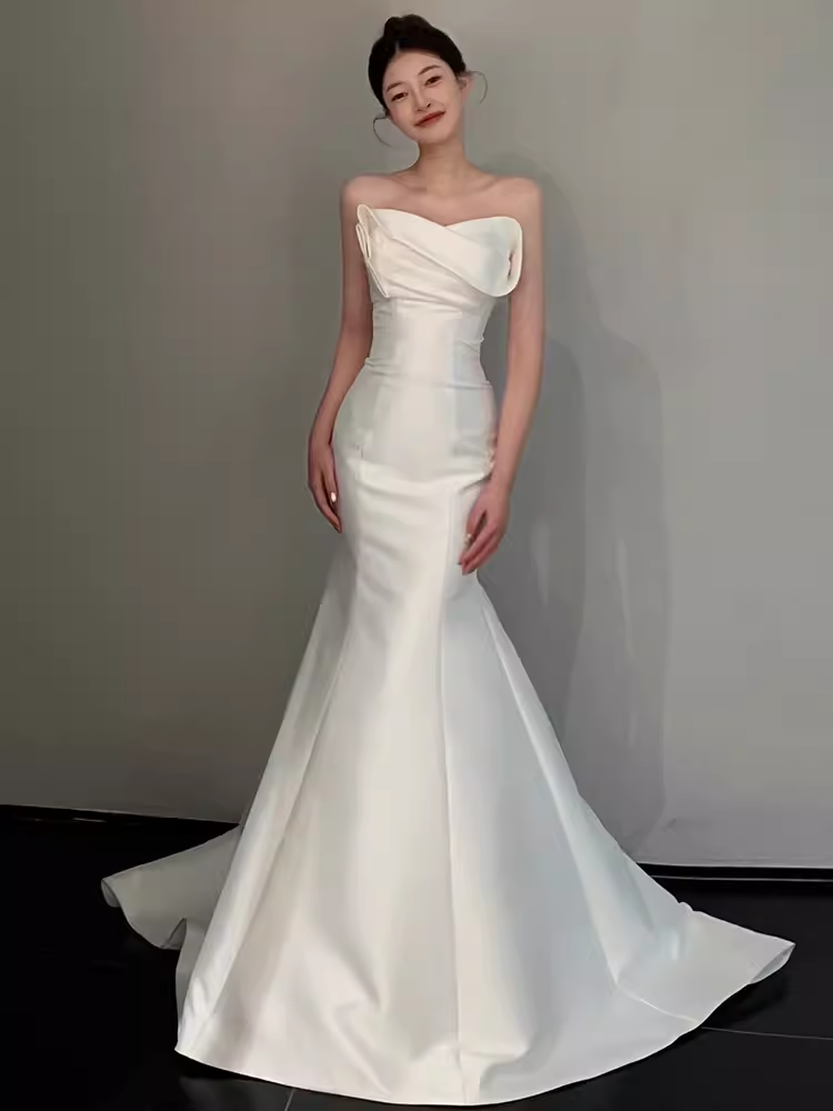 Robes de mariée longues en satin blanc sans bretelles sirène vintage C20