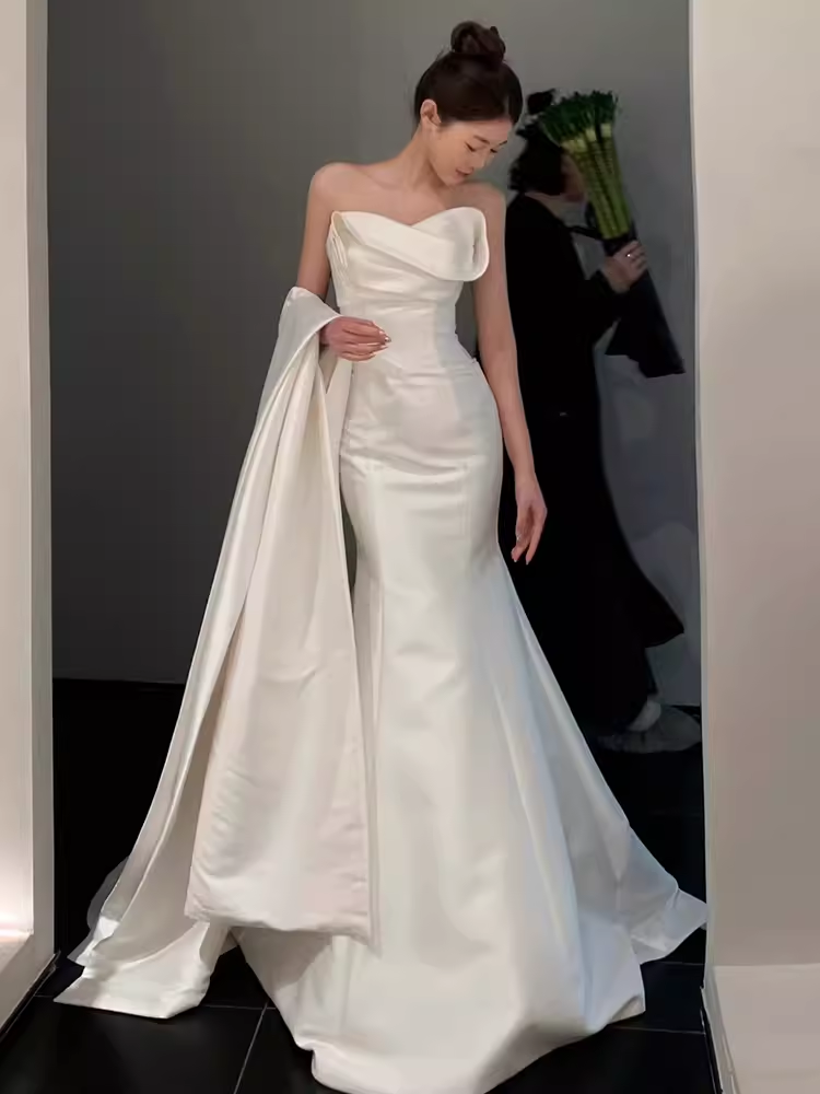 Robes de mariée longues en satin blanc sans bretelles sirène vintage C20