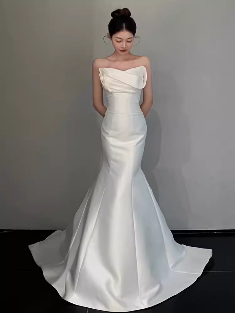 Robes de mariée longues en satin blanc sans bretelles sirène vintage C20