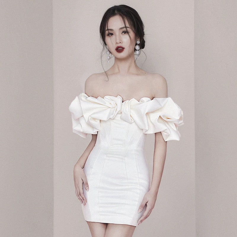 Robe de soirée courte en satin blanc sans bretelles et sexy pour 18e anniversaire C2184