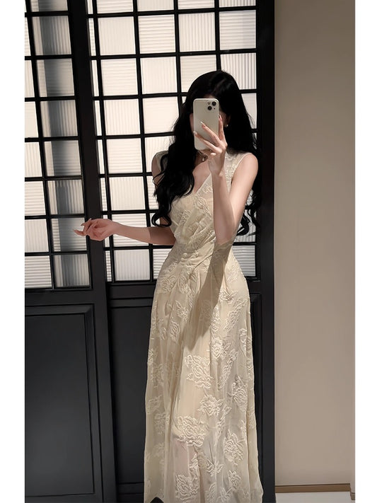 Robe de soirée élégante en dentelle avec décolleté en V et longueur cheville C2423