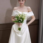 Élégante ligne A hors de l'épaule Satin volants longues robes de mariée blanches C243