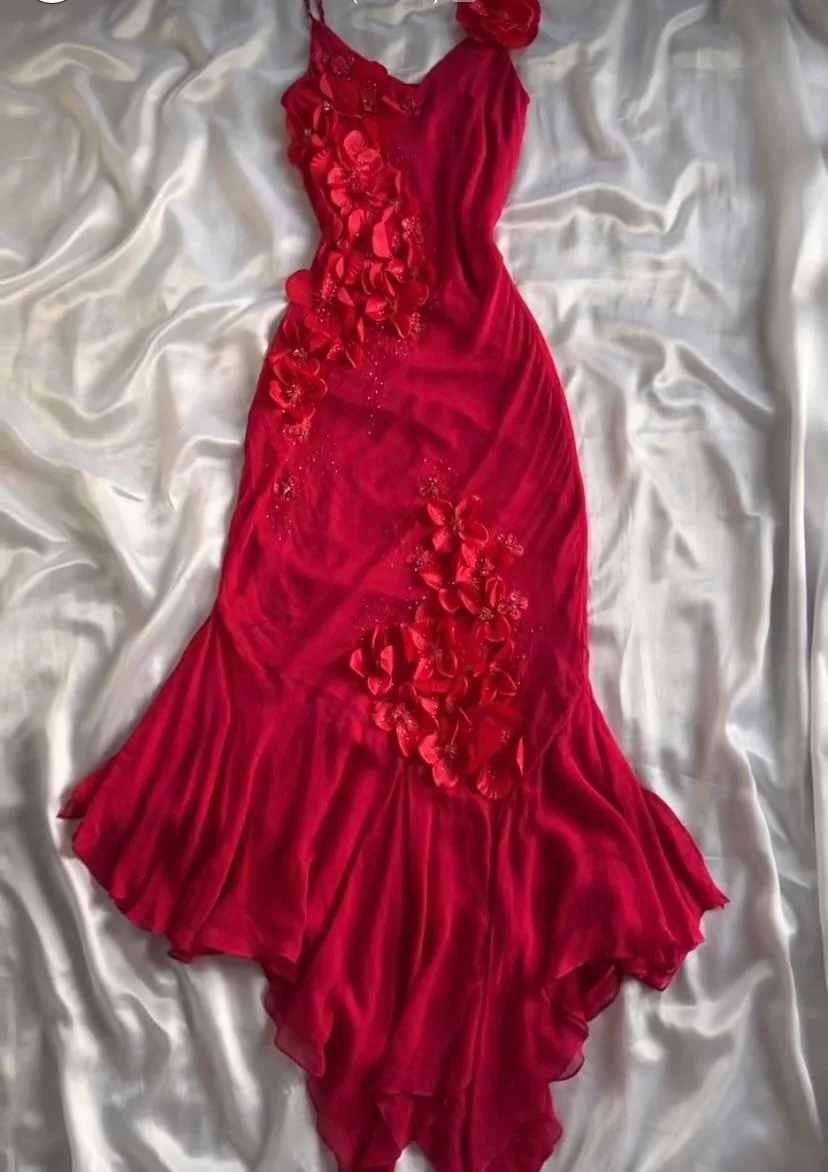 Robe de soirée sexy fourreau asymétrique à bretelles spaghetti en mousseline de soie sans manches bordeaux C2511