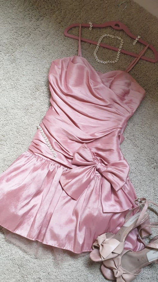 Robe de soirée courte en satin rose à bretelles trapèze avec nœud C2564