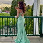 Robe de bal longue vert menthe à bretelles sirène et dos nu C2582