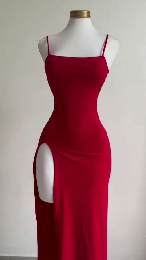 Robe de soirée sexy à bretelles spaghetti et fente au sol rouge C2614