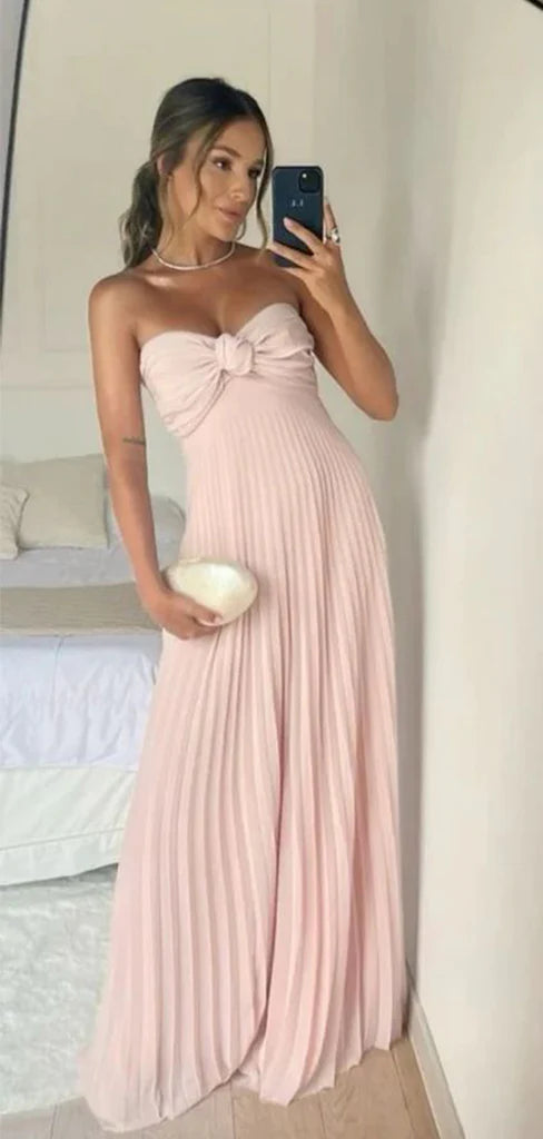 Robe de soirée longue en mousseline de soie rose clair sans bretelles avec volants C2646