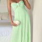 Robe de soirée longue en mousseline de soie rose clair sans bretelles avec volants C2646