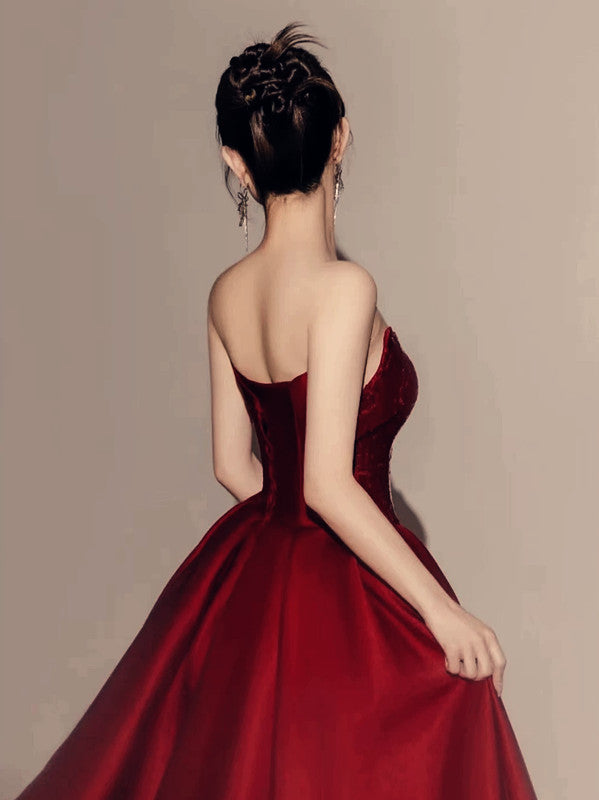 Jolie robe de bal longue rouge sans bretelles avec fente C2667