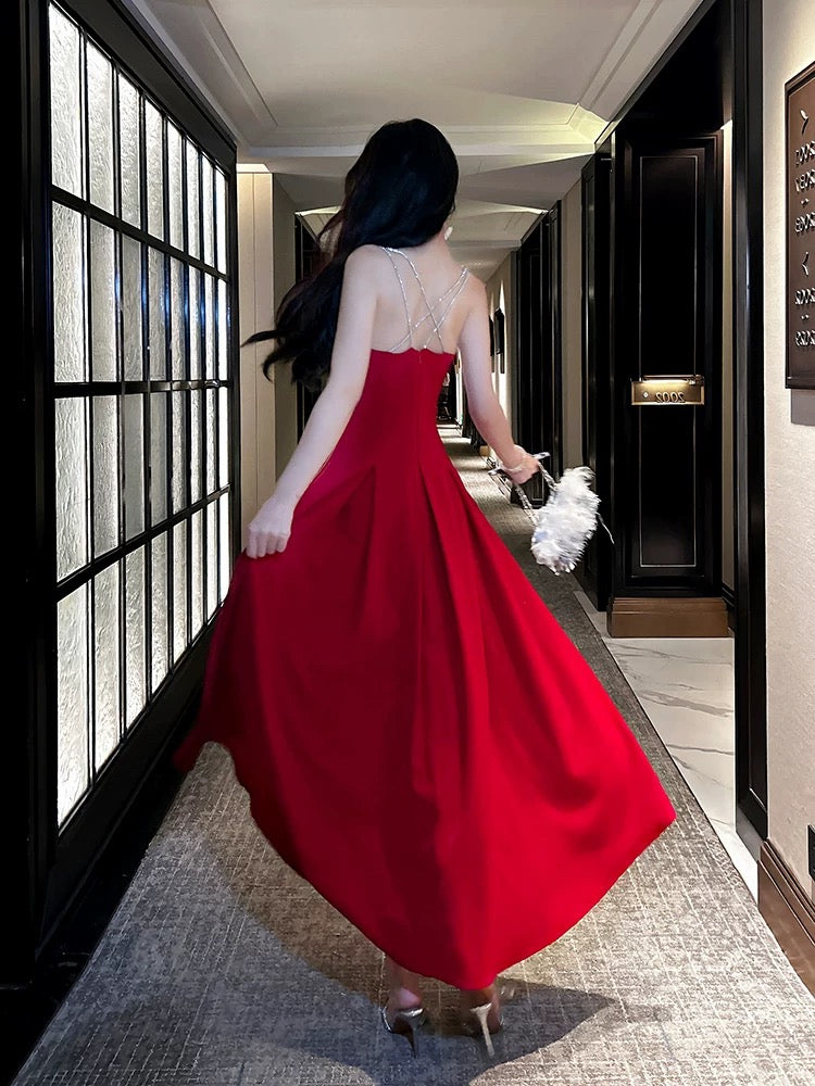 Robe de soirée longue en satin rouge à bretelles en forme de A C2675