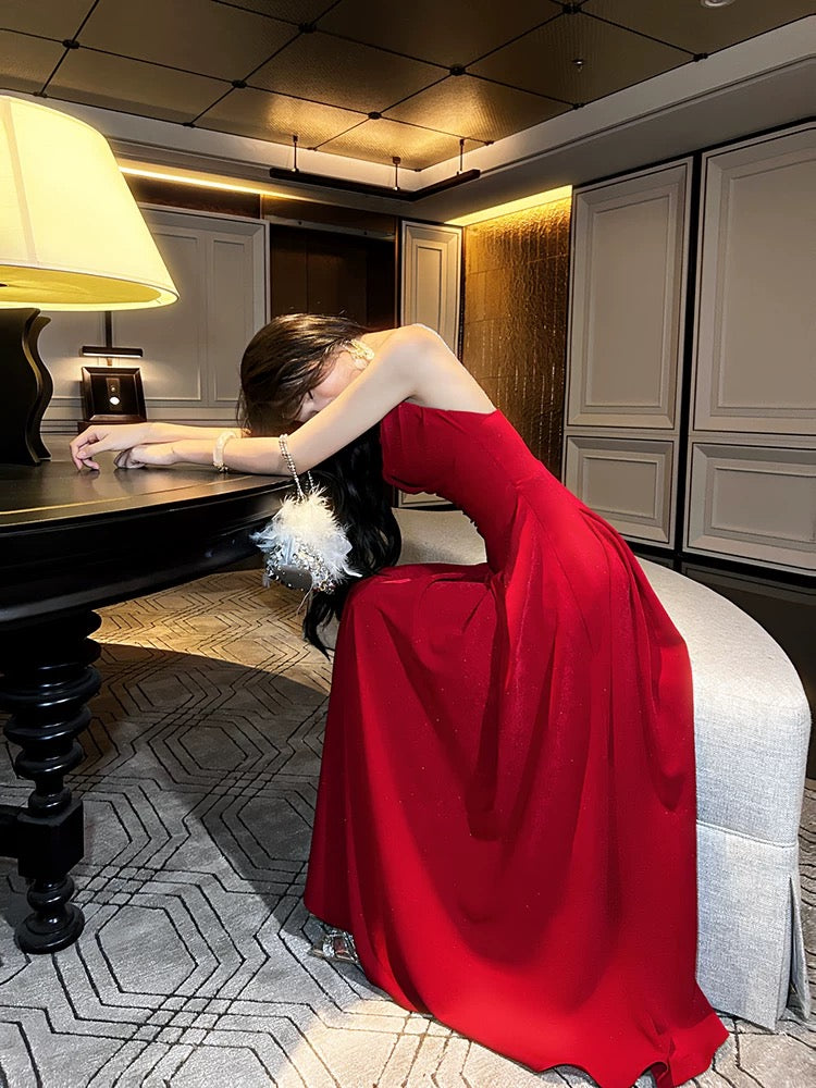Robe de soirée longue en satin rouge à bretelles en forme de A C2675