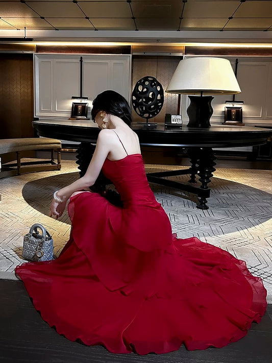 Superbe robe de soirée longue rouge à bretelles spaghetti et gaine C2677