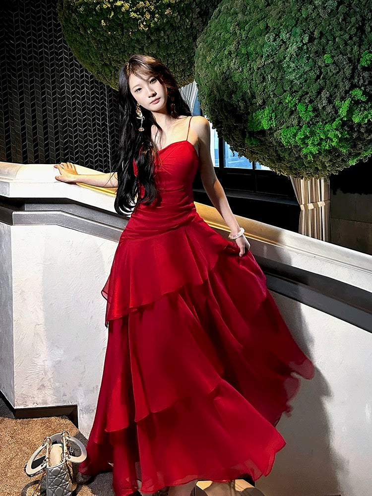 Superbe robe de soirée longue rouge à bretelles spaghetti et gaine C2677