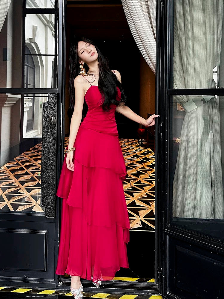 Superbe robe de soirée longue rouge à bretelles spaghetti et gaine C2677