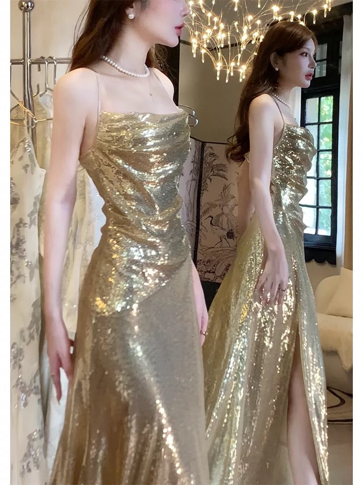 Superbe robe de soirée fendue à bretelles spaghetti et paillettes dorées C2682