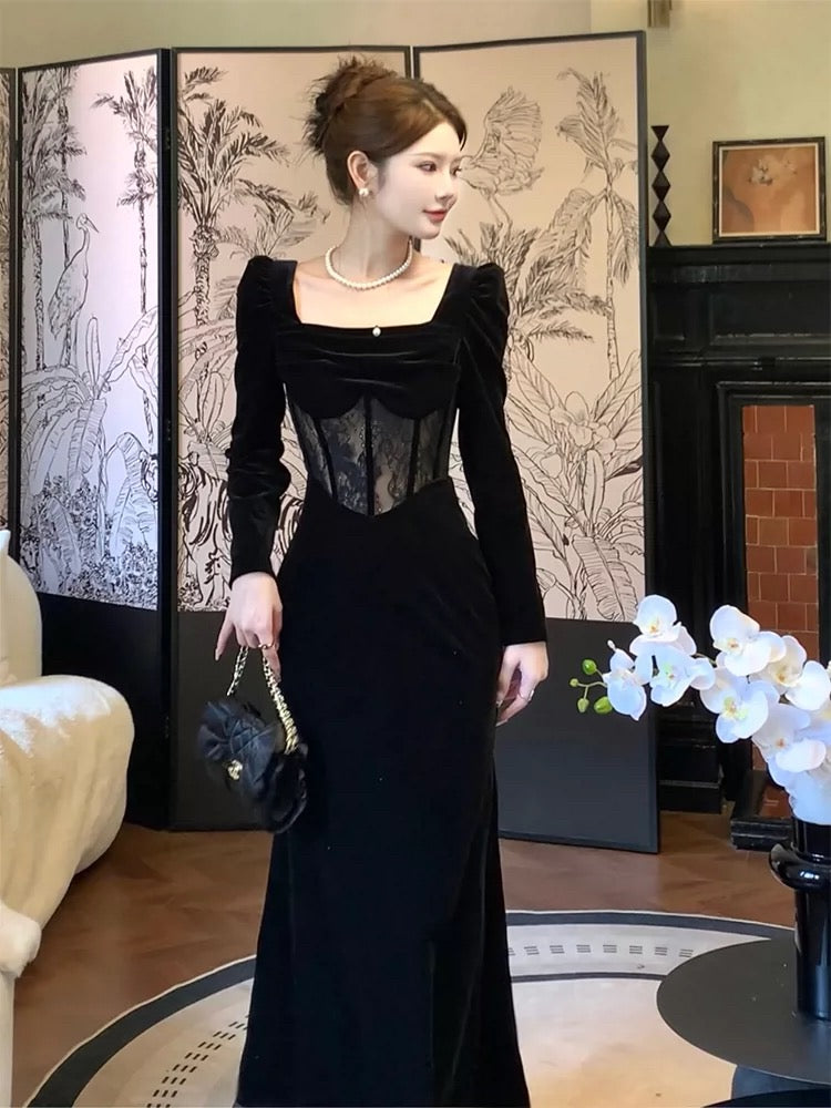 Robe de soirée élégante en velours noir à manches longues et décolleté carré C2683