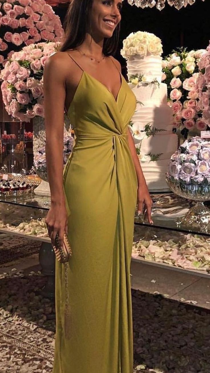 Robe de soirée longue en dentelle à bretelles spaghetti et à gaine modeste C2836