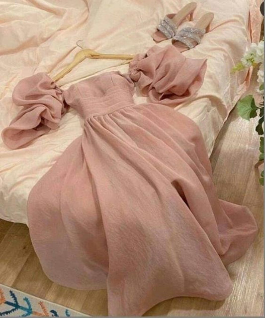 Robe de soirée longue en organza rose à épaules dénudées et ligne A modeste C3060