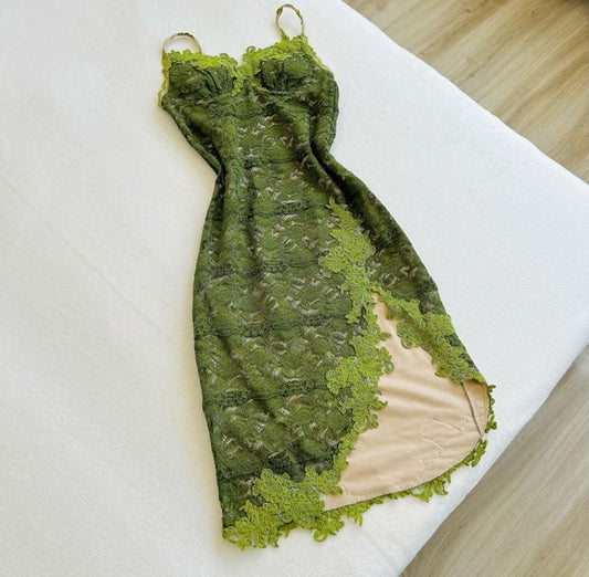 Robe de soirée vintage fourreau à bretelles spaghetti en dentelle verte avec appliques C3110