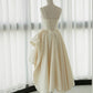 Robe de mariée chic en satin ivoire sans manches à bretelles hautes et volants C3242