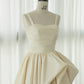 Robe de mariée chic en satin ivoire sans manches à bretelles hautes et volants C3242