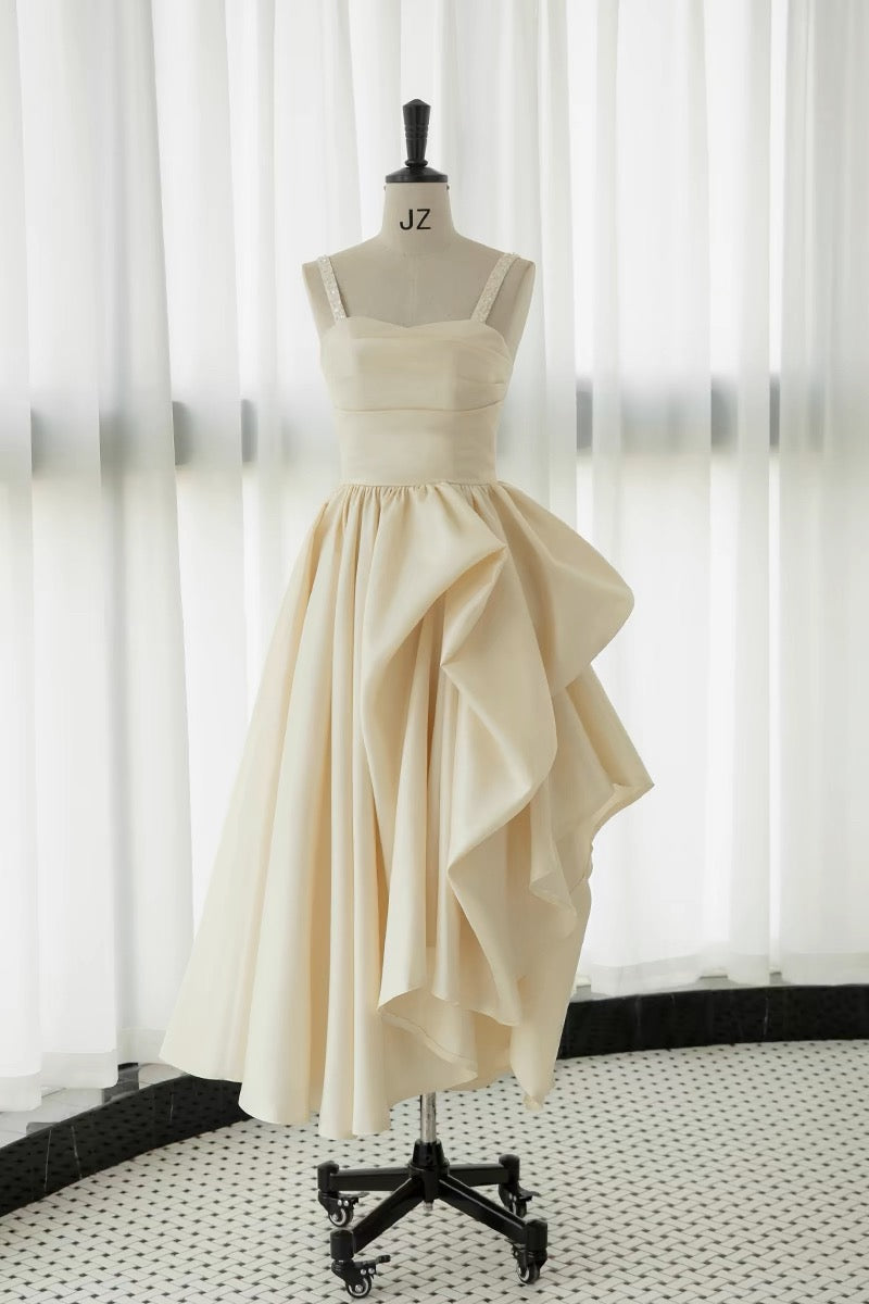 Robe de mariée chic en satin ivoire sans manches à bretelles hautes et volants C3242