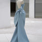 Robe de soirée longue en satin bleu sans bretelles avec jolie gaine et nœud C3252