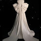 Robe de mariée chic en satin à manches mi-longues et épaules dénudées avec volants C3259