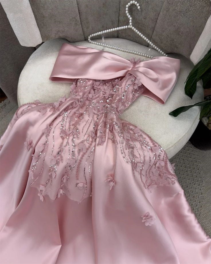 Robe de soirée longue en satin rose à épaules dénudées et jolie robe de bal longue en perles C3283