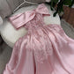 Robe de soirée longue en satin rose à épaules dénudées et jolie robe de bal longue en perles C3283