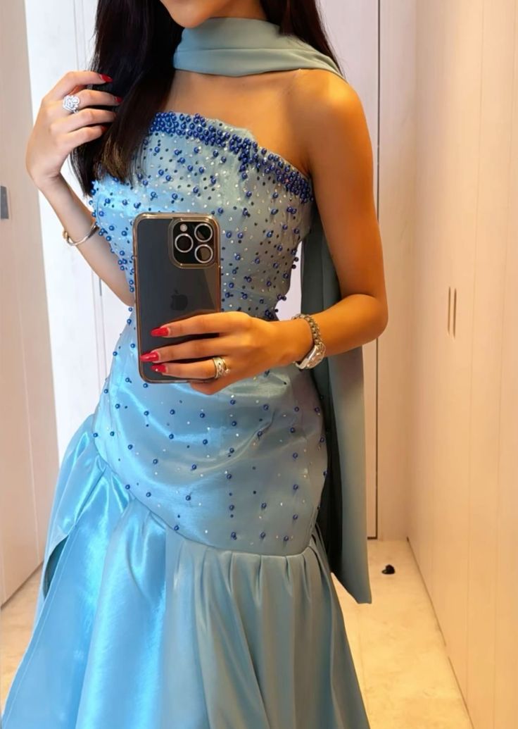 Robe de bal sexy sirène sans bretelles bleue avec perles longues robes de bal en satin robe de soirée C3292