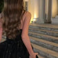 Robe de bal élégante sans bretelles à paillettes noires, longue robe de soirée à volants C3387