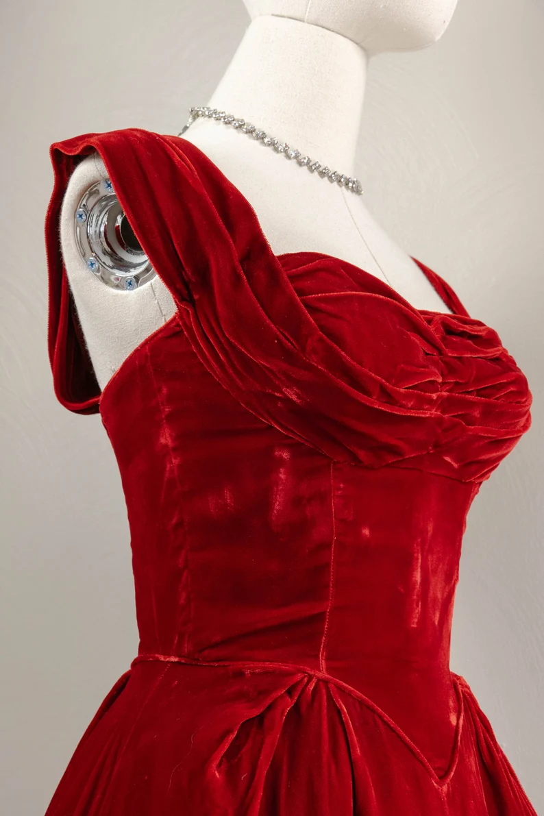 Vintage Ball Gown Sweetheart Red Velvet Prom Dresses Birthday Outfits C3571