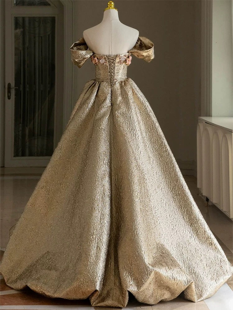 Jolie robe de bal à épaules dénudées en satin doré à volants longs, robes de bal Sweet 16 C3591