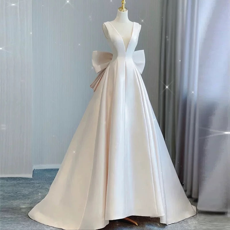 Chic Ball Gown V neckline Sleeveless Ivory Satin Long Wedding Dresses With Bow C3600