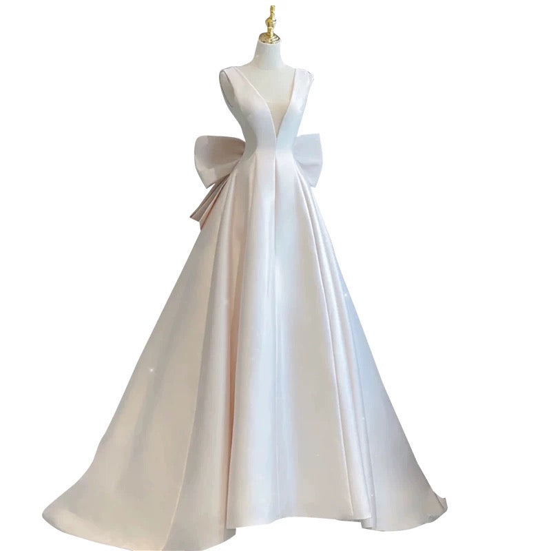 Chic Ball Gown V neckline Sleeveless Ivory Satin Long Wedding Dresses With Bow C3600