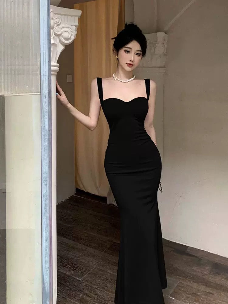 Robe de soirée longue en satin noir à bretelles sirène vintage C3642