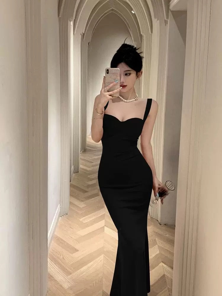 Robe de soirée longue en satin noir à bretelles sirène vintage C3642