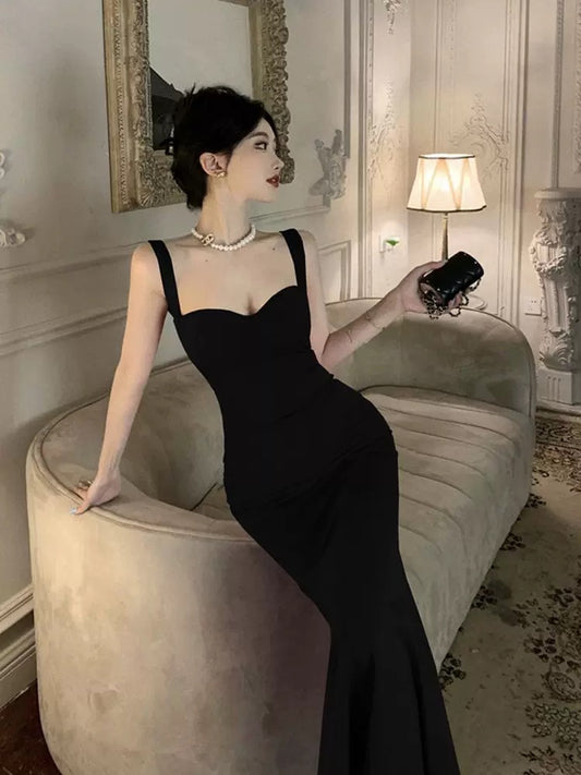 Robe de soirée longue en satin noir à bretelles sirène vintage C3642