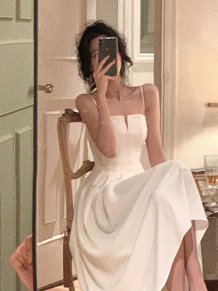 Robe de soirée d'anniversaire en mousseline de soie blanche sans manches à bretelles spaghetti simple en ligne A C3654