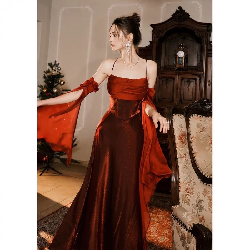 Robe de soirée longue bordeaux à bretelles spaghetti et jolie sirène C3789