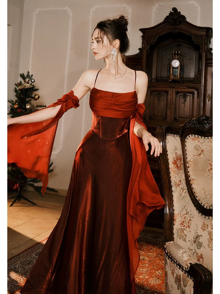 Robe de soirée longue bordeaux à bretelles spaghetti et jolie sirène C3789