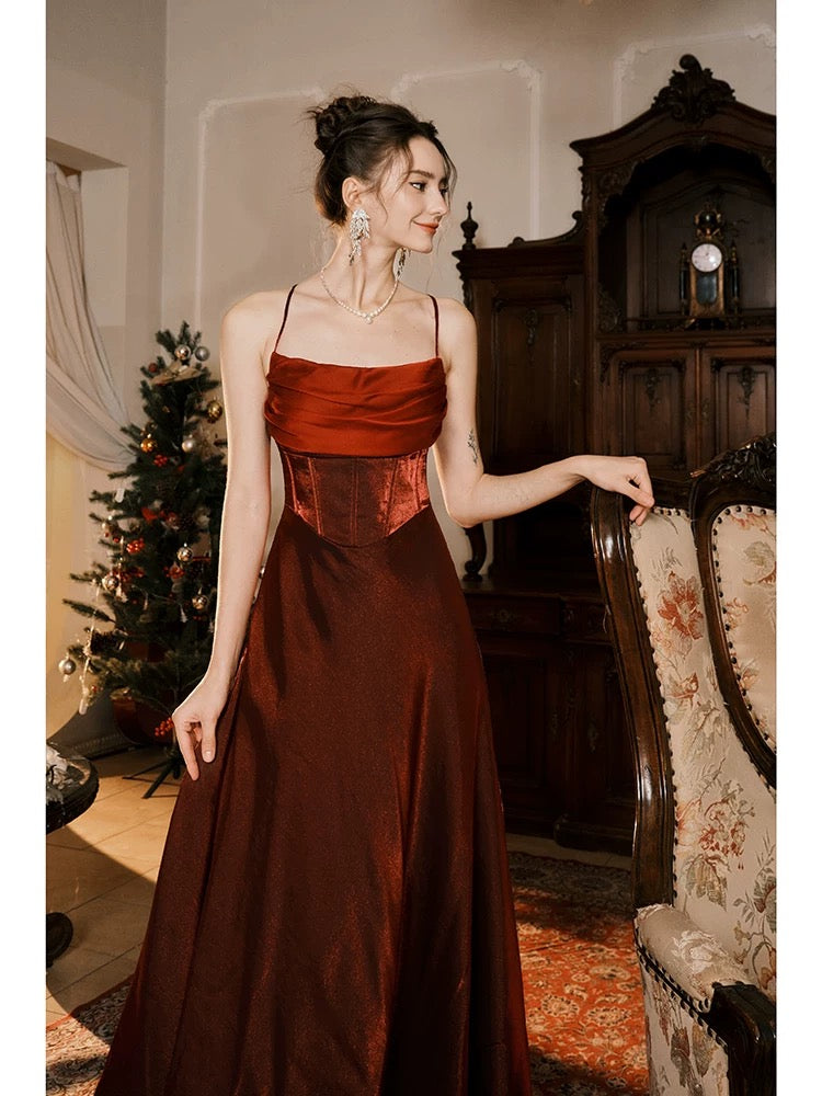 Robe de soirée longue bordeaux à bretelles spaghetti et jolie sirène C3789