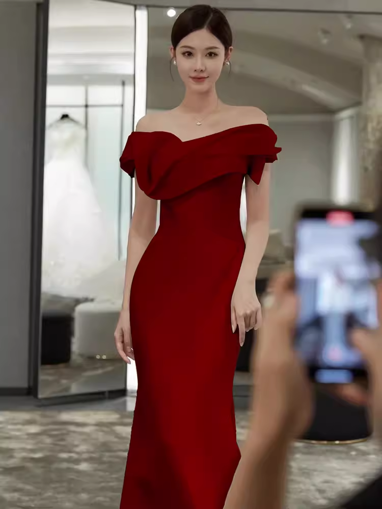 Robe de bal longue en satin bordeaux, sexy, épaules dénudées, sirène, C37