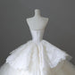 Robe de mariée en satin et dentelle blanche sans manches, robe de bal chic, sans bretelles, avec volants, C3809