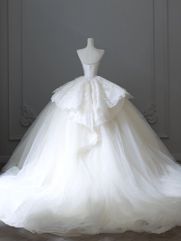 Robe de mariée en satin et dentelle blanche sans manches, robe de bal chic, sans bretelles, avec volants, C3809