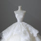Robe de mariée en satin et dentelle blanche sans manches, robe de bal chic, sans bretelles, avec volants, C3809